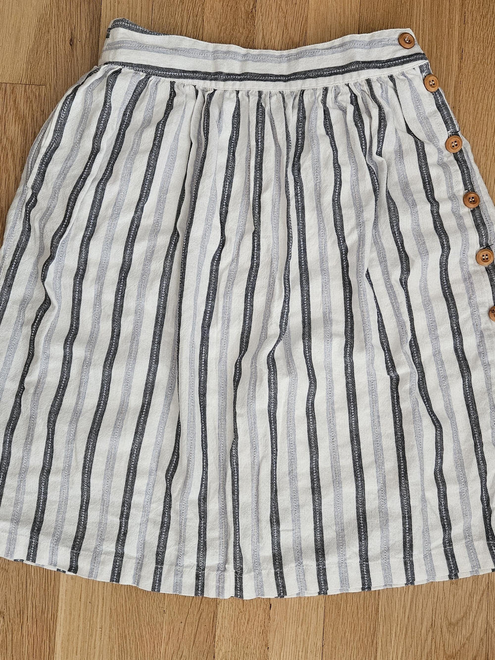 Striped Button-Detail Womens Skirt - White & Black